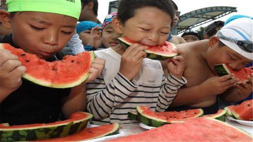 美国五胞胎吃瓜,美国五胞胎的甜蜜“吃瓜”之旅
